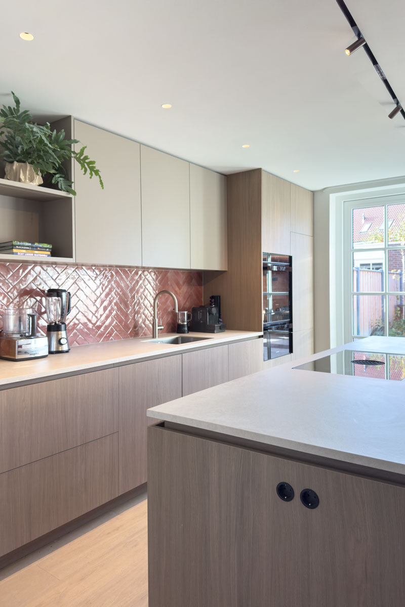 Interieurontwerp woning Utrecht met keuken, kookeiland en verlichting